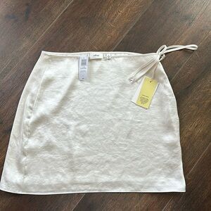 NWT Aritzia ivory satin elixir mini skirt